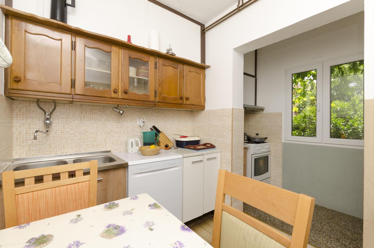 Apartments Luka Рогозница Экстерьер фото