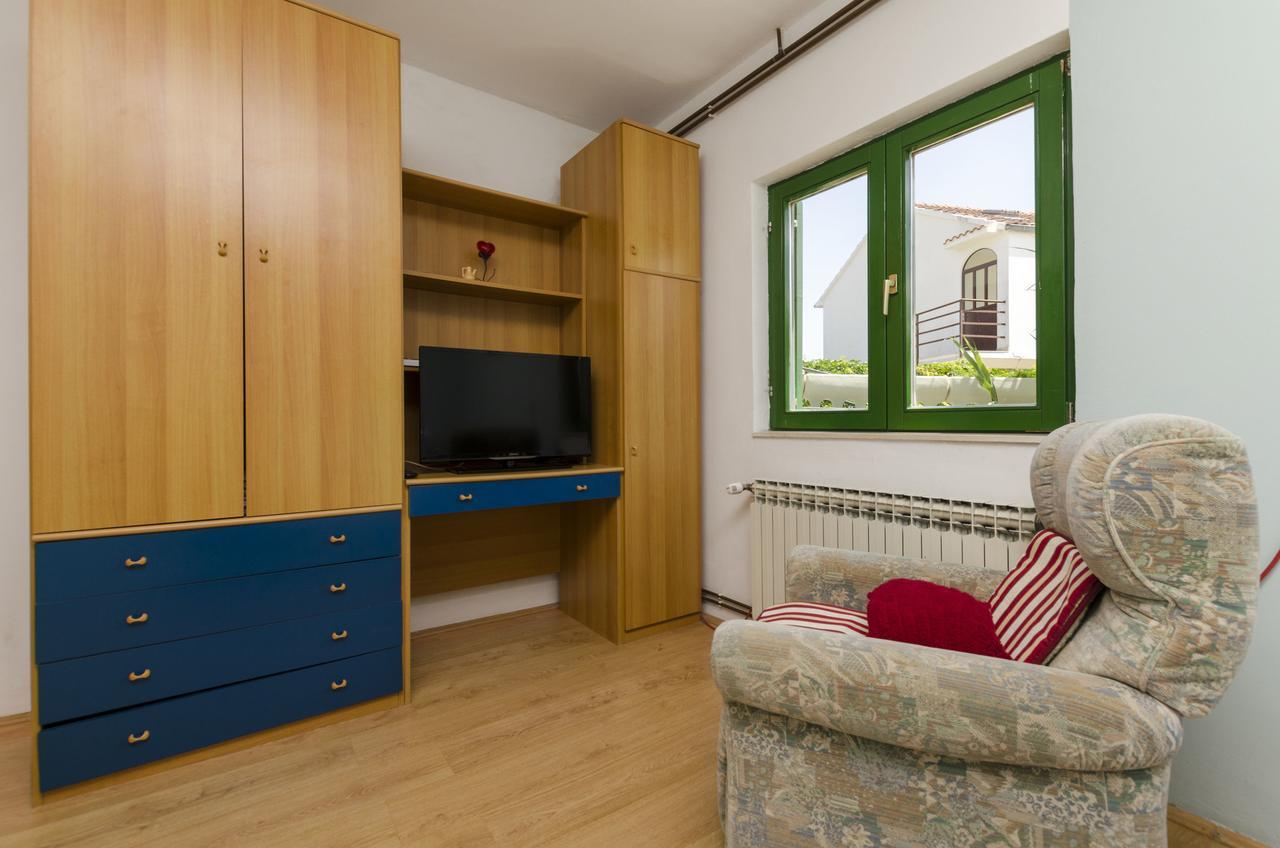 Apartments Luka Рогозница Экстерьер фото