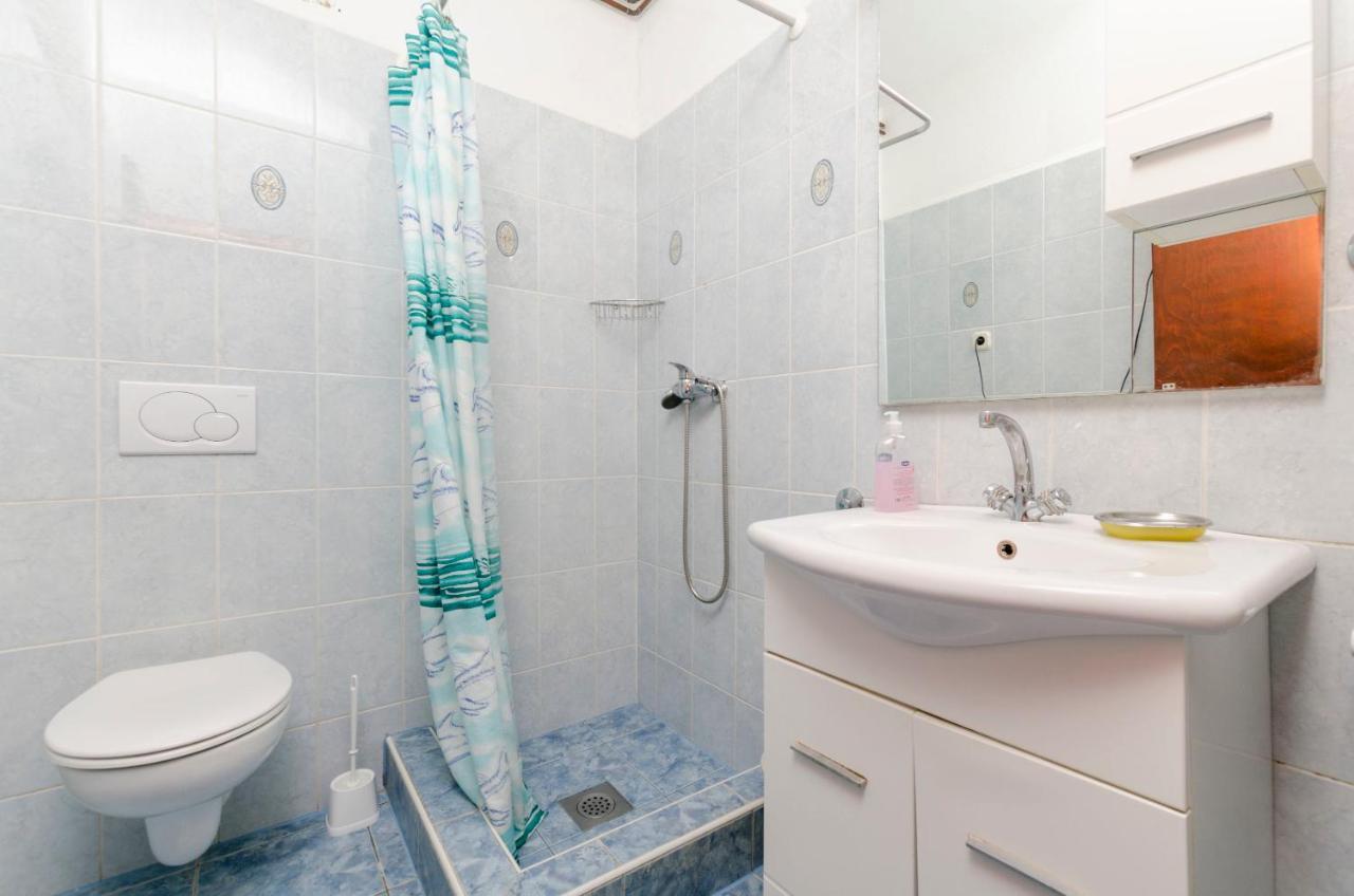 Apartments Luka Рогозница Экстерьер фото